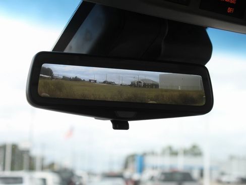 Used 2017 Cadillac Escalade ESV Luxury image 18