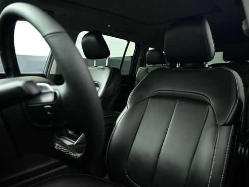 Used 2024 Jeep Grand Cherokee L Limited w/ Luxury Tech Group II image 16