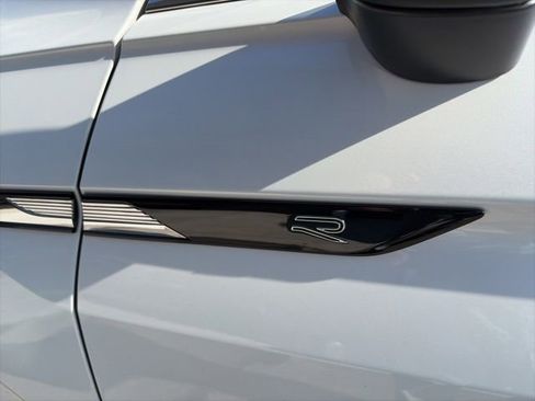 Used 2023 Volkswagen Tiguan SEL R-Line AWD/4WD image 7
