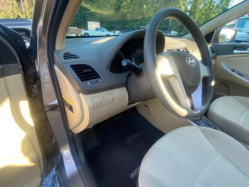 Used 2014 Hyundai Accent GLS FWD image 21
