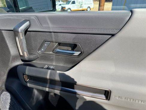 Used 2024 GMC Hummer EV 3X image 32
