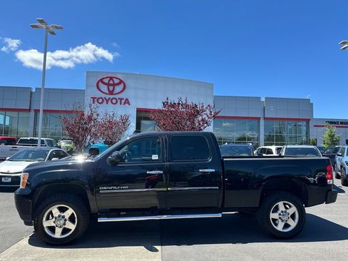 Used 2014 GMC Sierra 2500 Denali w/ Suspension Package, Off-Road AWD/4WD image 2