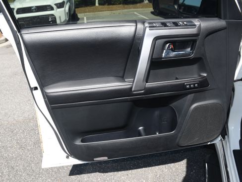 Used 2016 Toyota 4Runner SR5 image 10