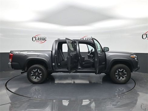 Used 2023 Toyota Tacoma TRD Sport image 32