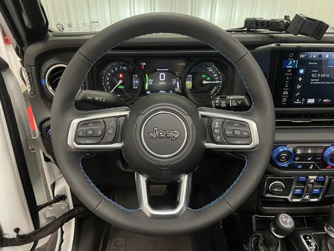 Used 2024 Jeep Wrangler High Altitude AWD/4WD image 22