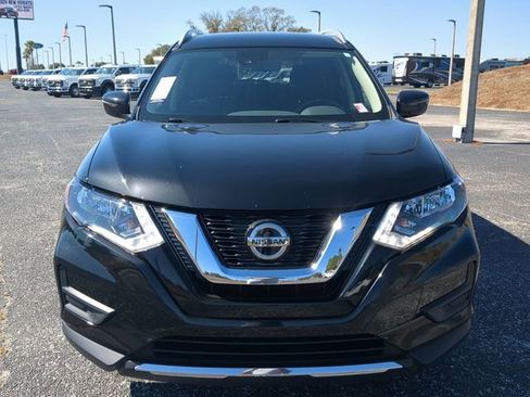 Used 2020 Nissan Rogue SV image 3