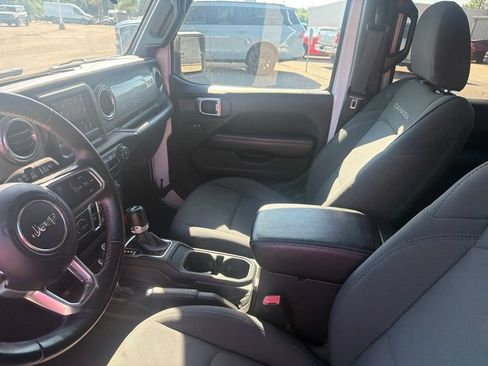 Used 2019 Jeep Wrangler Unlimited Sahara AWD/4WD image 6