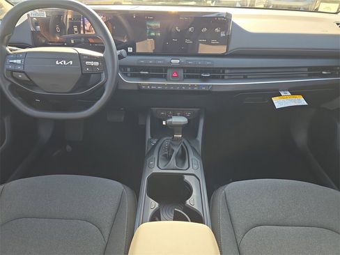 New 2025 Kia K4 LXS image 16