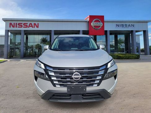 Used 2024 Nissan Rogue SV FWD image 6