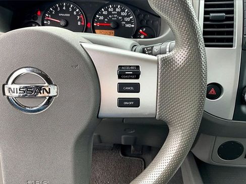 Used 2020 Nissan Frontier SV image 11
