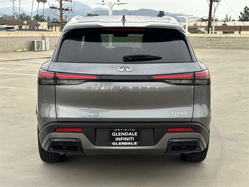Certified 2025 INFINITI QX60 Luxe image 5