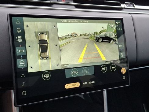 Certified 2025 Land Rover Range Rover SE AWD/4WD image 23