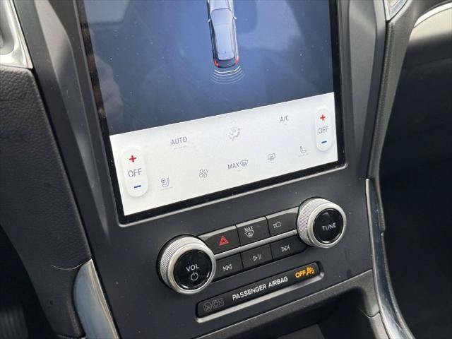 Used 2022 Ford Edge Titanium AWD/4WD image 16