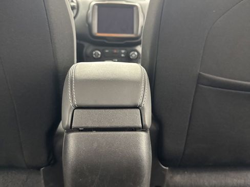 Used 2023 Jeep Renegade Latitude w/ Premium Group AWD/4WD image 26