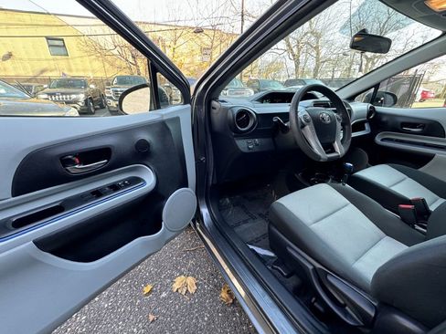 Used 2012 Toyota Prius C image 11