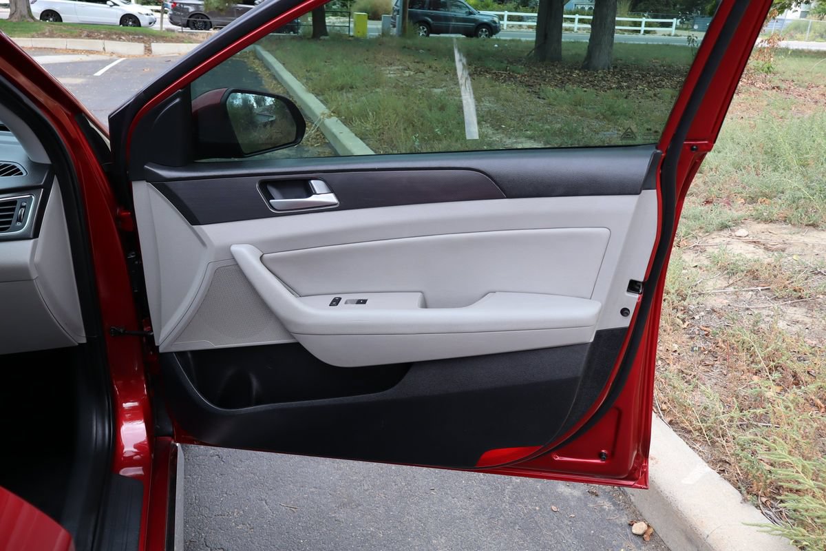 Used 2016 Hyundai Sonata Sport w/ Option Group 1V FWD image 26