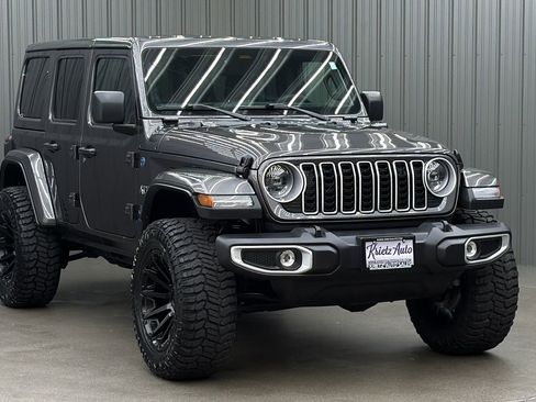 Used 2025 Jeep Wrangler Unlimited Sahara w/ Safety Group AWD/4WD image 7