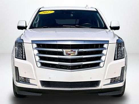 Used 2017 Cadillac Escalade ESV Luxury AWD/4WD image 2
