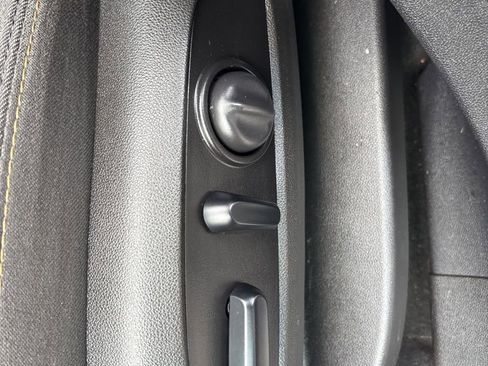 Used 2018 Chevrolet Equinox LT image 23