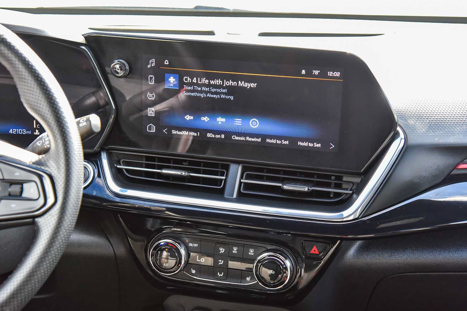 Used 2025 Chevrolet Trax RS FWD image 19
