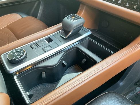 Used 2023 Nissan Pathfinder Platinum image 17