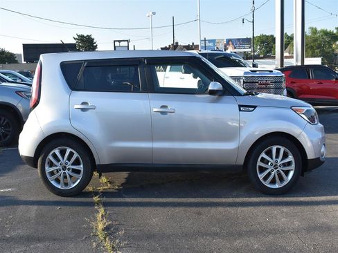 Used 2018 Kia Soul + image 4