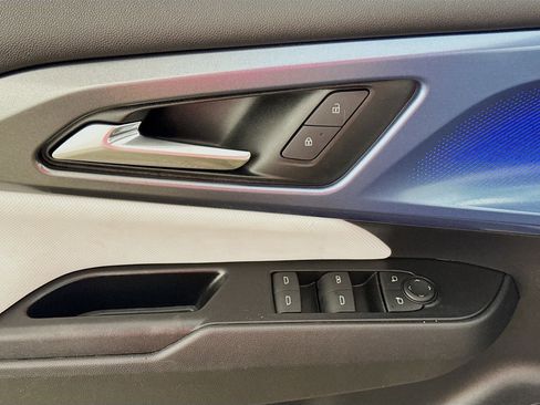 Used 2025 Chevrolet Equinox EV LT w/ Convenience Package image 21