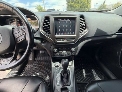 Used 2020 Jeep Cherokee Trailhawk w/ Cold Weather Group AWD/4WD image 25