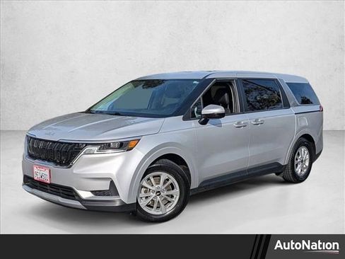 Used 2023 Kia Carnival LX image 1