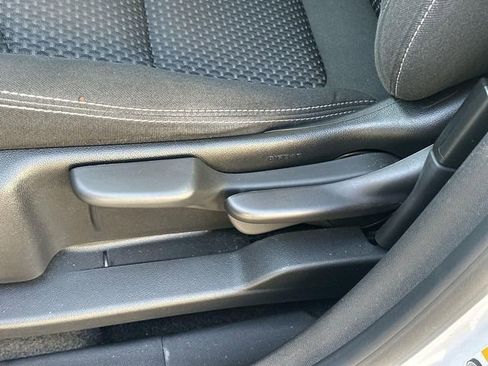 Used 2022 GMC Terrain SLE image 32