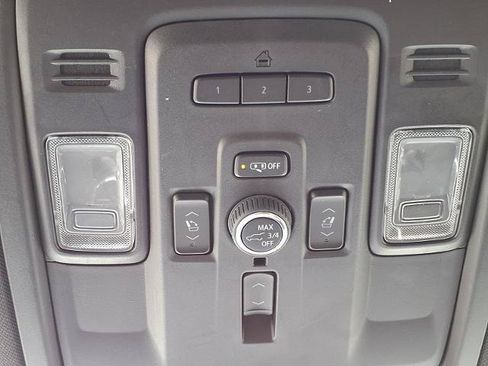 Used 2023 Chevrolet Suburban Premier AWD/4WD image 17