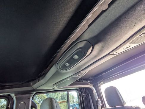 Used 2024 Jeep Gladiator Sport image 22