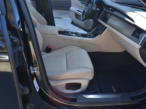 Used 2017 Jaguar XF Premium image 43