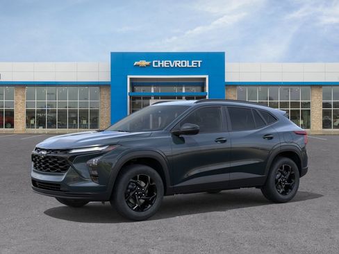 New 2026 Chevrolet Trax LT w/ Driver Confidence Package FWD image 2