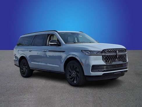 New 2026 Lincoln Navigator L Reserve image 2