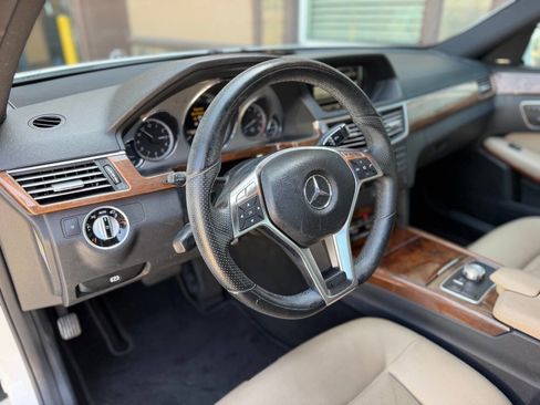 Used 2013 Mercedes-Benz E 350 Sedan image 17