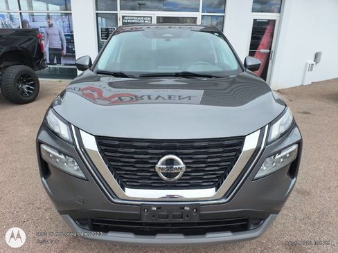 Used 2021 Nissan Rogue SV image 3