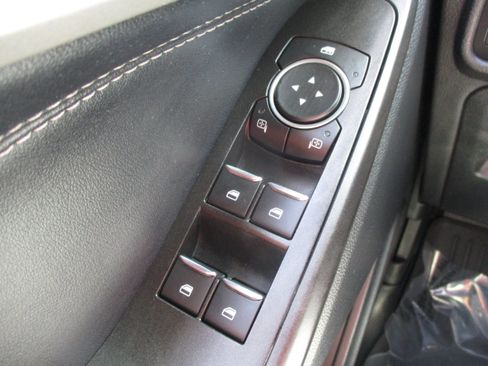 Used 2020 Ford Explorer XLT w/ Equipment Group 202A AWD/4WD image 31