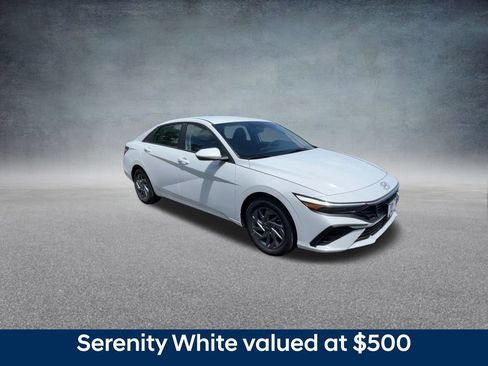 Used 2025 Hyundai Elantra Blue image 2