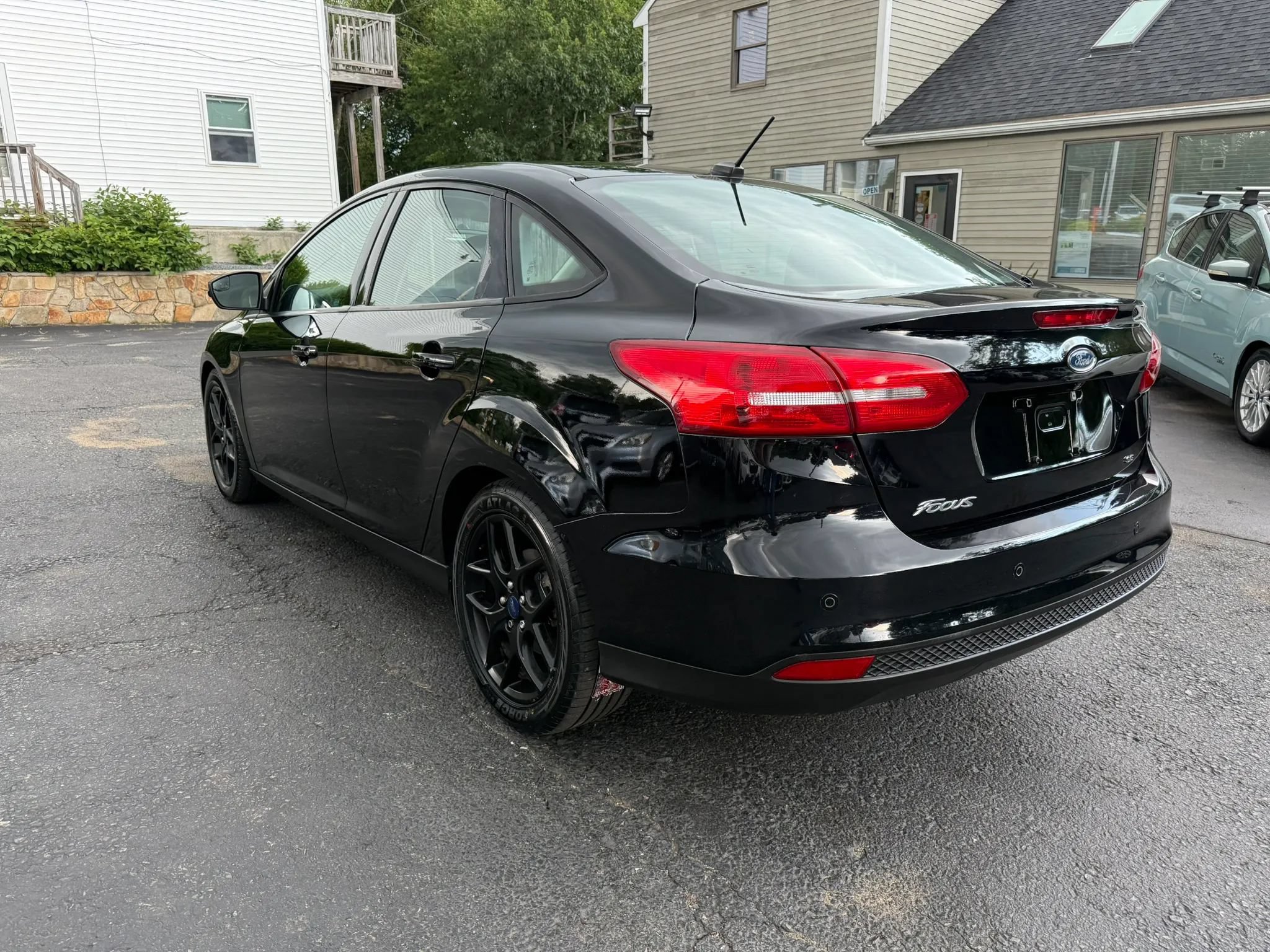 Used 2016 Ford Focus SE w/ Equipment Group 201A FWD image 6