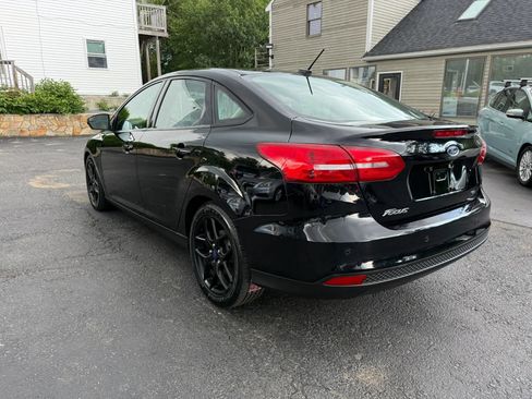 Used 2016 Ford Focus SE w/ Equipment Group 201A FWD image 6