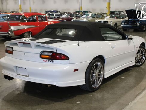 Used 2001 Chevrolet Camaro Z28 w/ SS Performance/Appearance Pkg RWD image 14