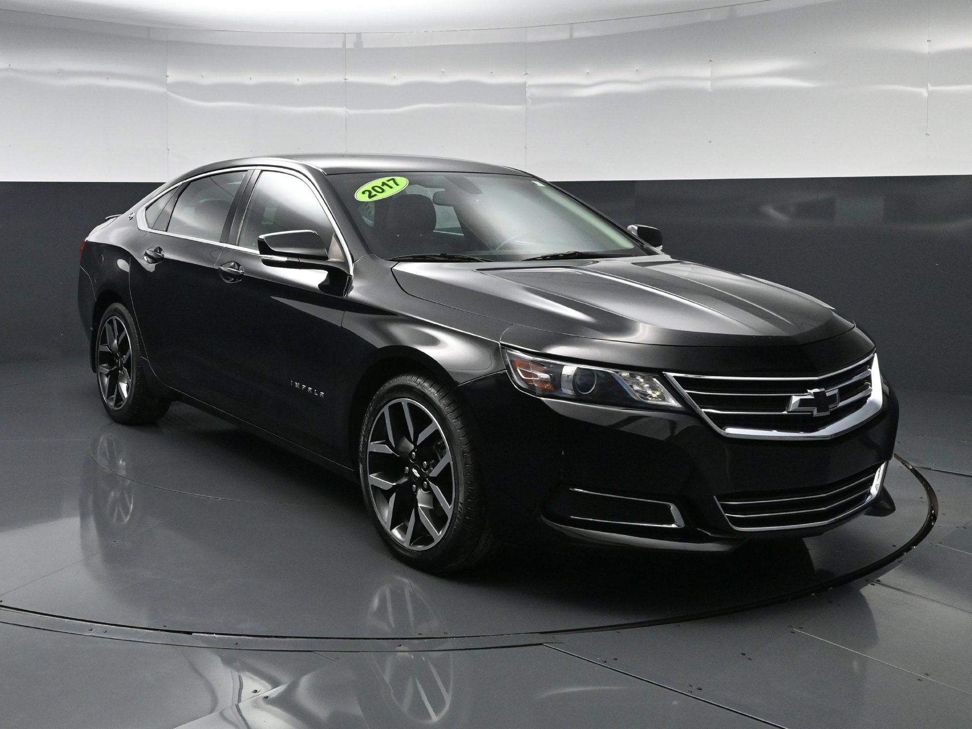 Used 2017 Chevrolet Impala LT FWD image 1