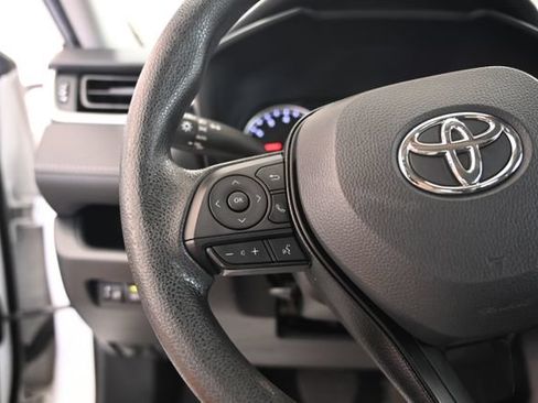 Used 2022 Toyota RAV4 XLE AWD/4WD image 23