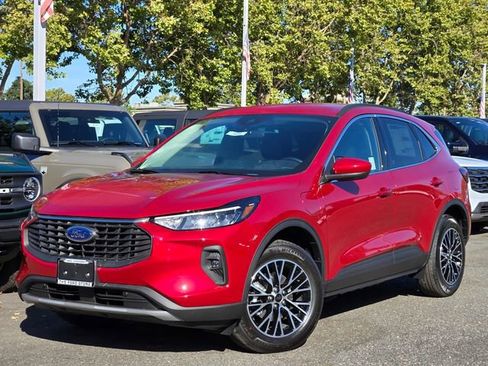 New 2025 Ford Escape SE image 2