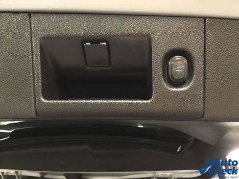 Used 2017 Cadillac Escalade Luxury image 13