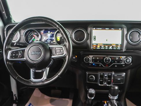 Used 2022 Jeep Wrangler Unlimited Sahara w/ Cold Weather Group AWD/4WD image 19