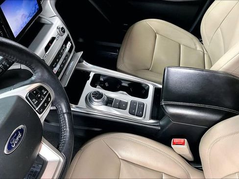 Used 2021 Ford Explorer XLT w/ Equipment Group 202A RWD image 18