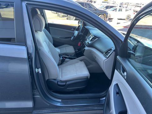 Used 2017 Hyundai Tucson SE image 33