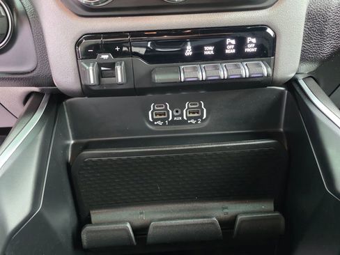 Used 2021 RAM 2500 Big Horn w/ Level 1 Equipment Group AWD/4WD image 17